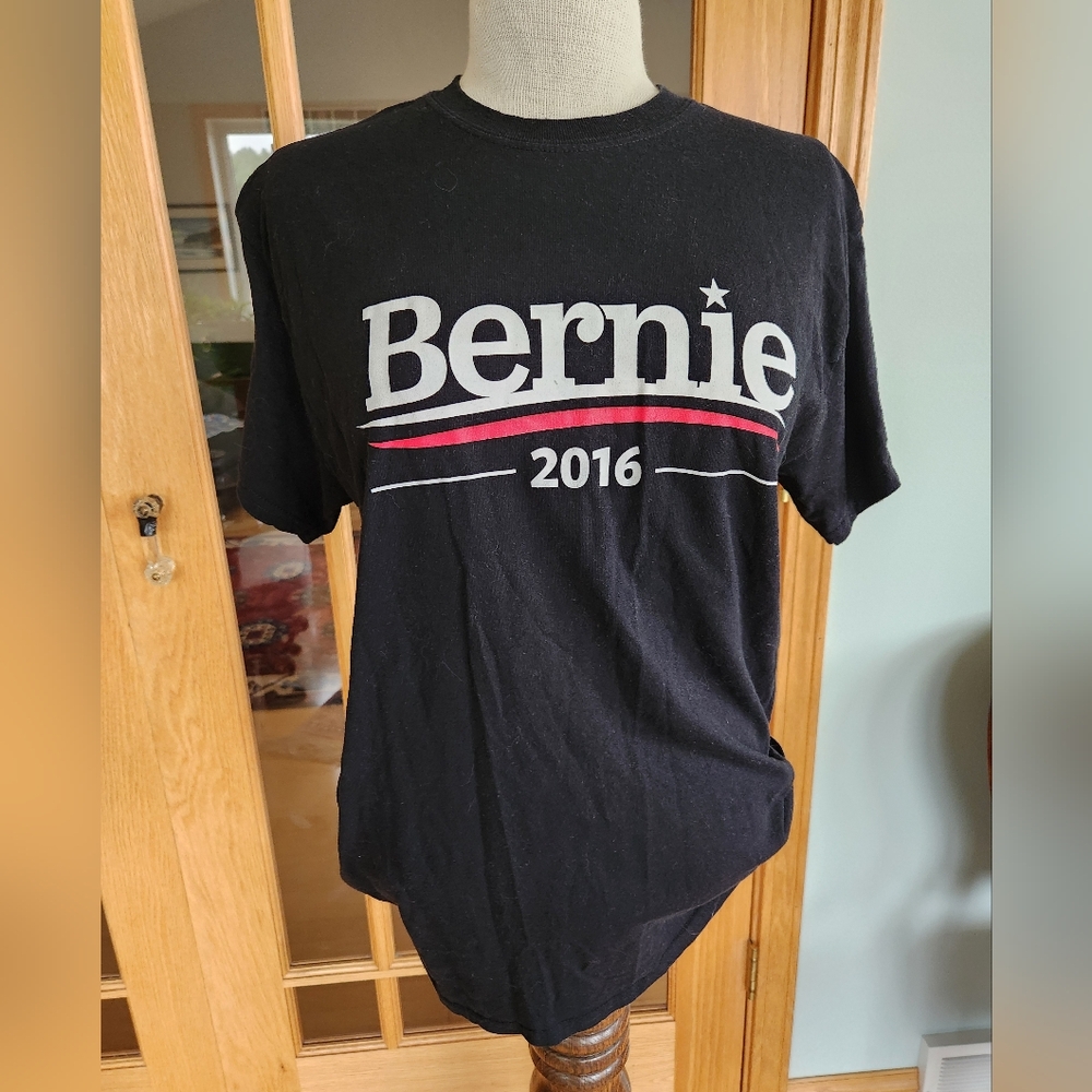 Black Bernie Sanders 2016 T-Shirt